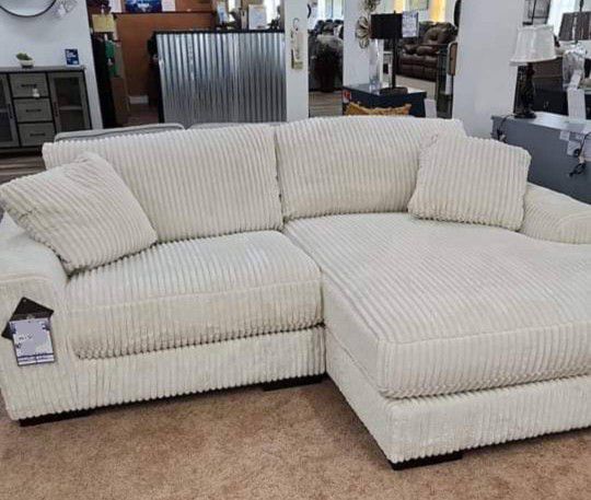 🤍 White Sofa Chaise/ Sectional/ Delivery Available 