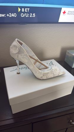 Betsey Johnson White Flower Heels 9.5