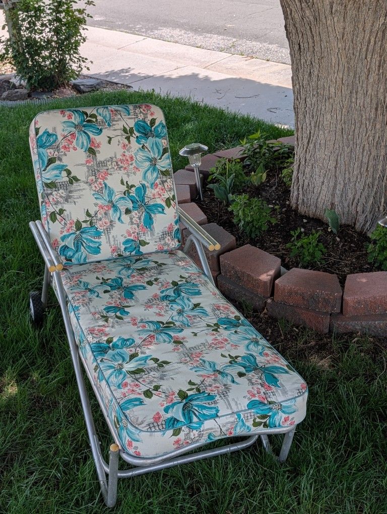 Mid Century Modern 1950's Bunting Reclining Chaise Lounge Chair