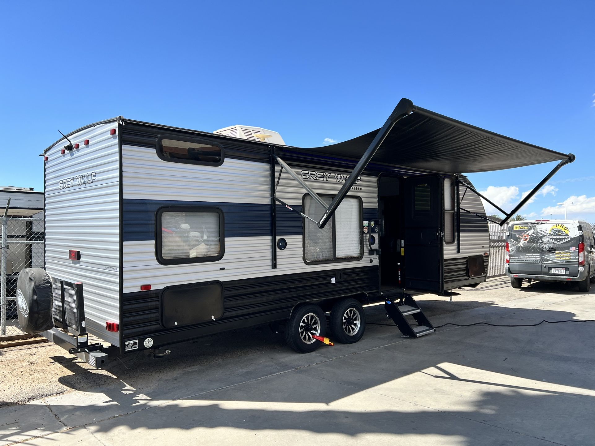 2022 FOREST RIVER CHEROKEE M-26DJSE GREY WOLF SE