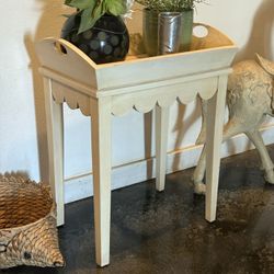 Country Farmhouse Ethan Allen Scalloped Tray Top Side Table