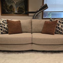 Sofa – Beige 3-Seater Couch with Cushions