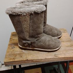 Adorable Super Warm Girls Boots Size (3) Located In Reedley 