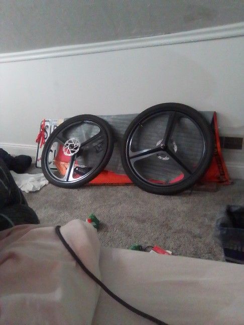 26' Mag Rims And Tires