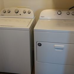 Whirlpool 4 yo washer/dryer set. $400 .
