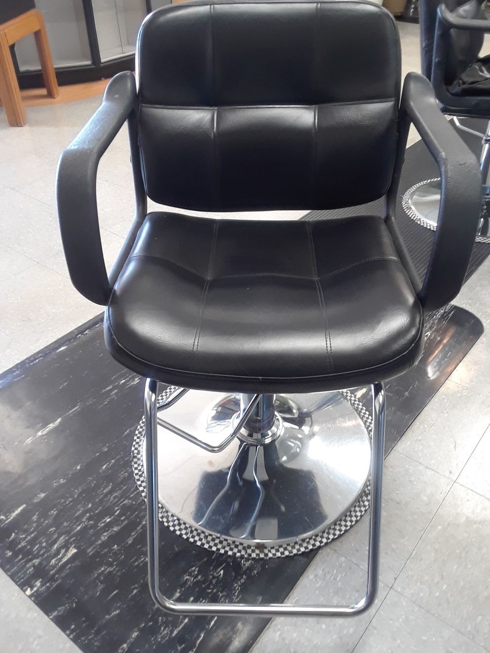 6 styling chairs in good condition
