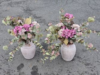 Floral artificial arrangement bouquet plant in glass vase $60