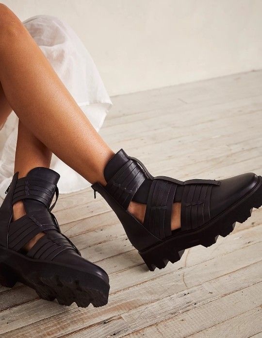 Free People Hydra Huarache Lug Boots Size 40 (10US) black leather