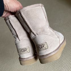 Ugg Girls Beige Tan Size 12 -EuR 29