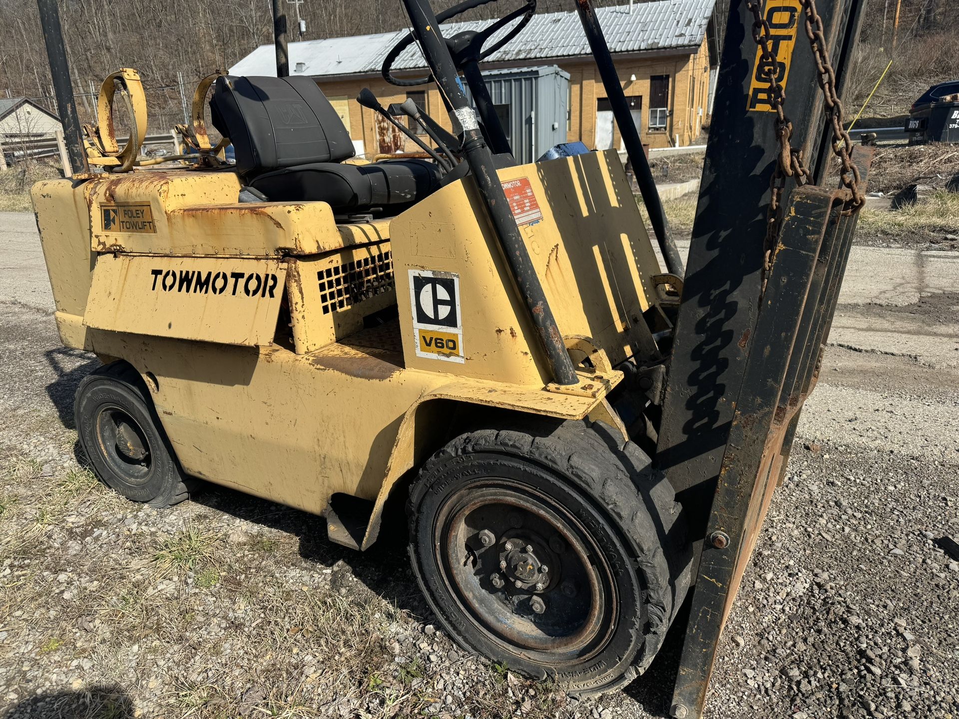 Towmotor forklift 