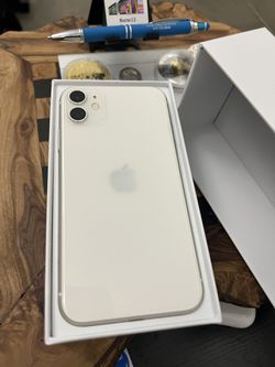 Apple iPhone 11 (128GB) - White - (Unlocked) Good