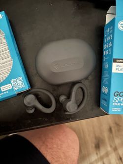 Wireless earbuds