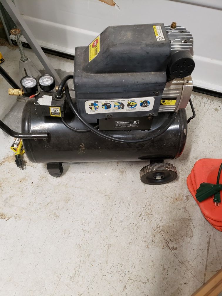 8 Gallon 2 HP 125 PSI Oil Lube Air Compressor for Sale in Ridgefield