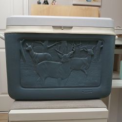 Rubbermaid  Blue Dear Scene Cooler