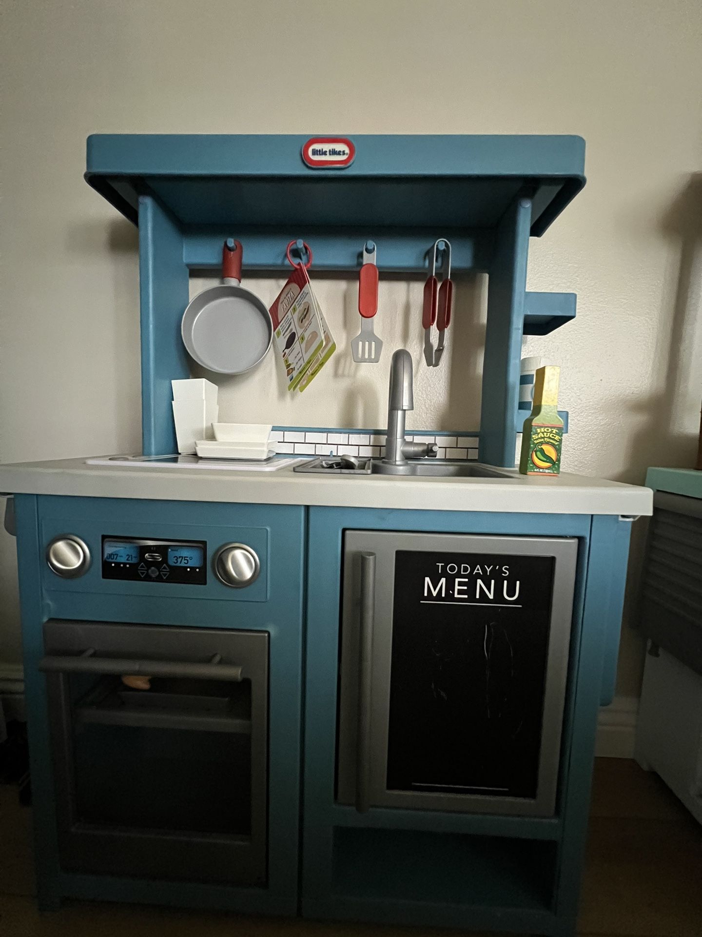 LITTLE TIKES kids Play Kitchen