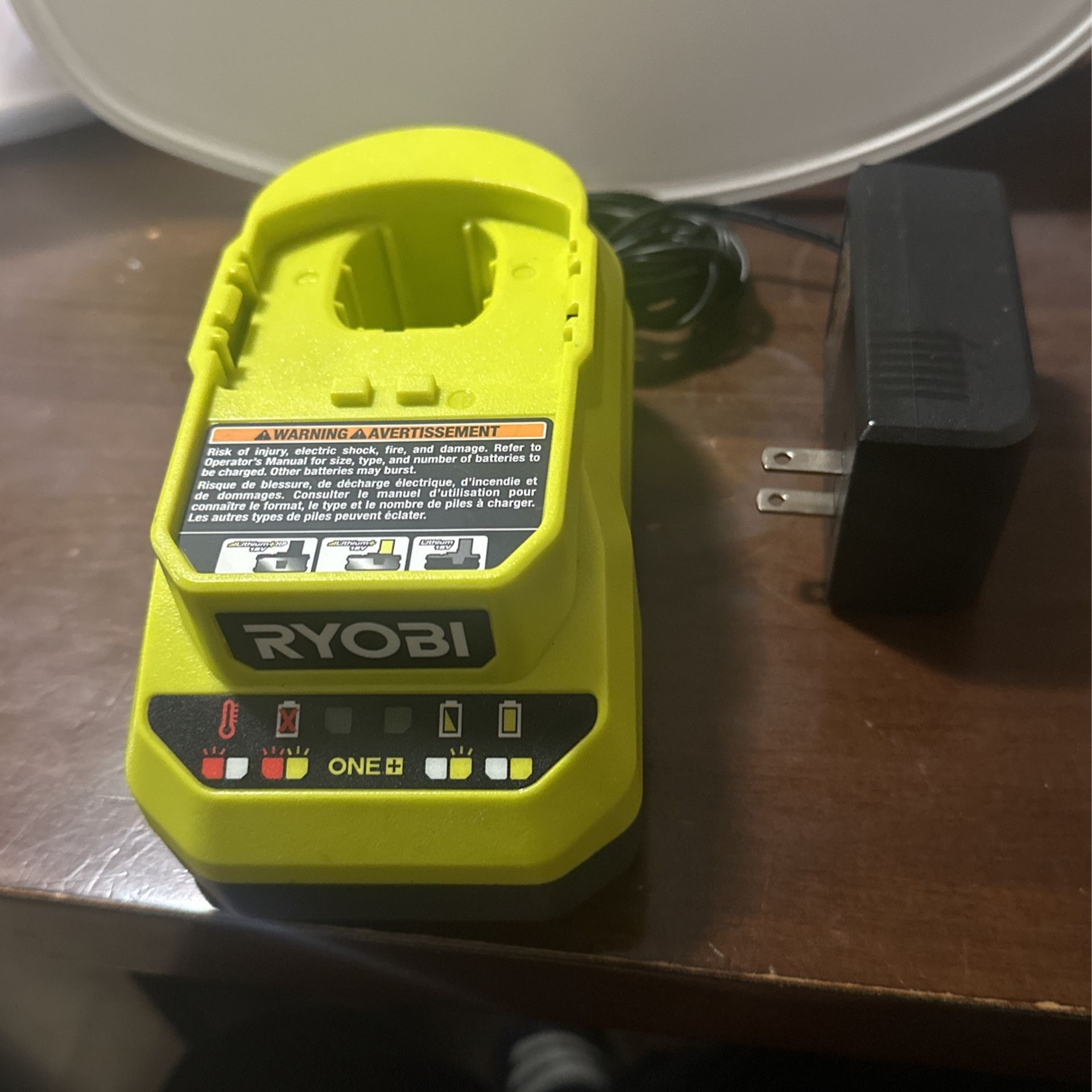 Ryobi Charger For 18v Battery / Cargador De Batería Para 18 Voltios Ryobi 