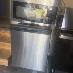 Brand New GE Dishwasher ( Never Used)