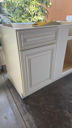 White Base Kitchen Cabinet with Drawer