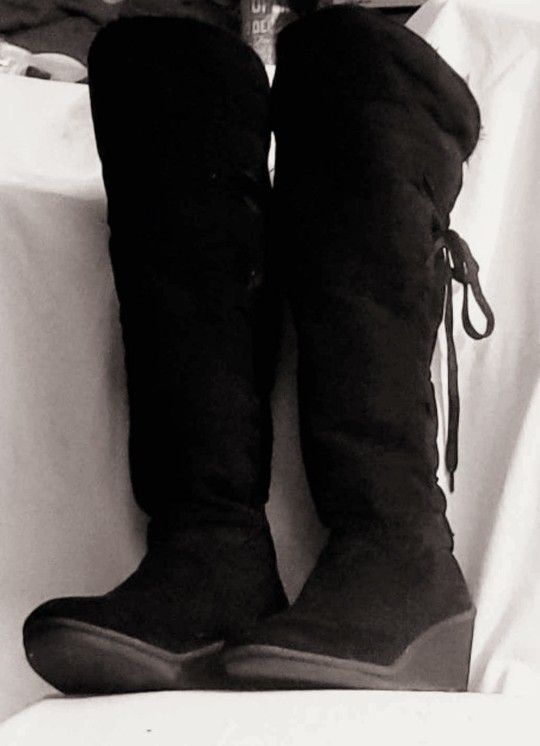 Decree on the knee wedge boot