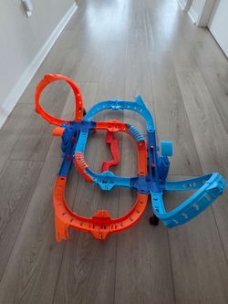 Hot Wheels Ultra Hots Blast Launch Face-Off Track Set
