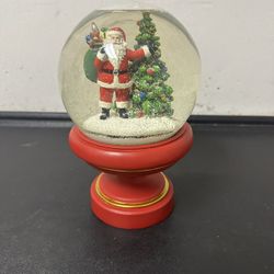 Vintage Christmas snow globe C 1970 