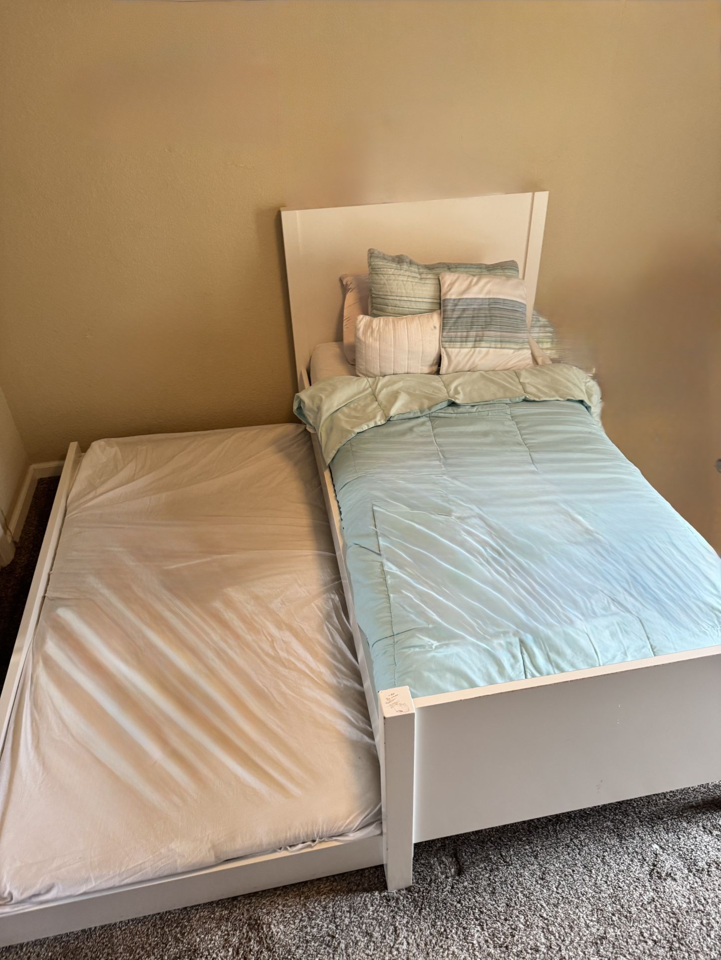 Pottery Barn W Pull Out Trundle Bed Underneath