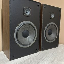 Vintage Realistic Speaker 🔈 