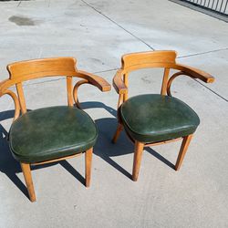 Vintage office chairs and Table lamp