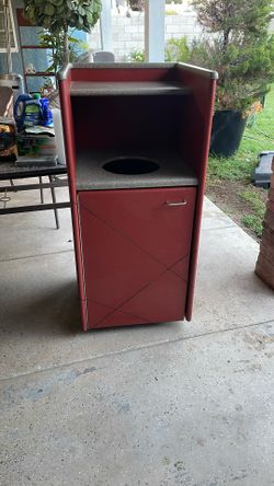 Comercial Trash Can