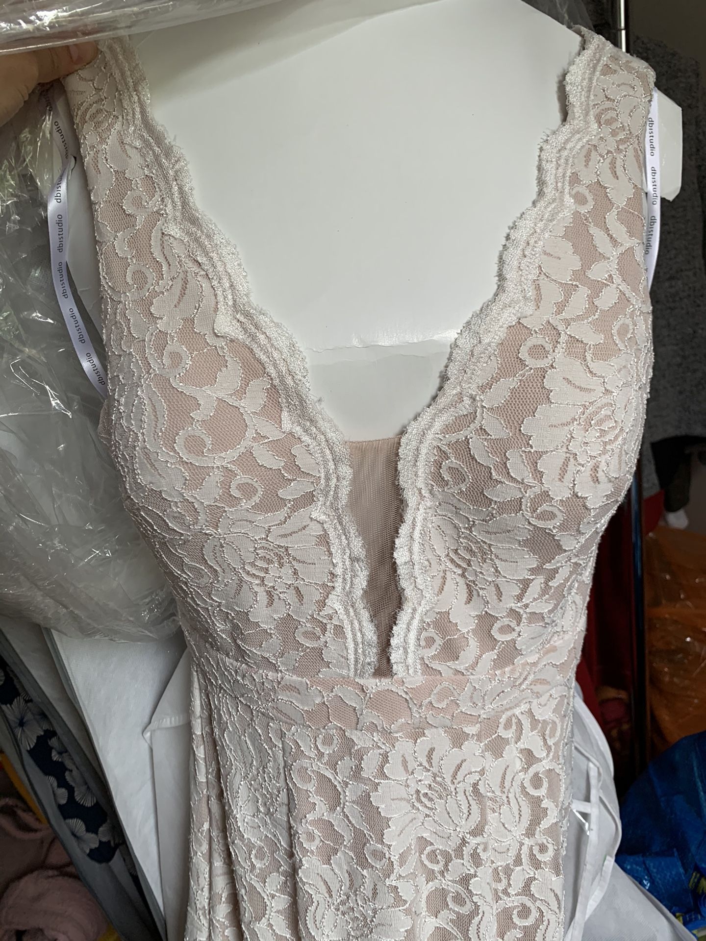 David’s Bridal size 6 floor length lace wedding dress
