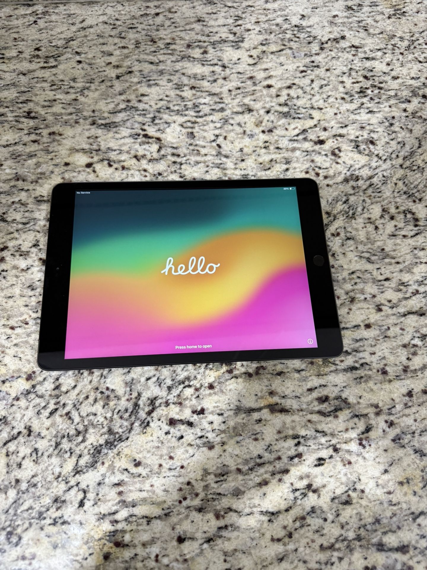 Apple Ipad 7th generation 10.2 inch display 128GB Wifi+Cellular data Model A2200 Good condition