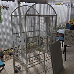 Jaula Gris De Hierro Fuerte Para Aves En Buenas Condiciones
