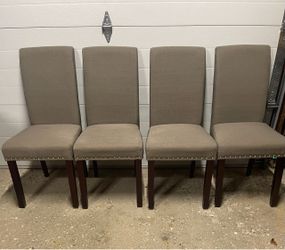 Set of 4 dining chairs with nail head trim design