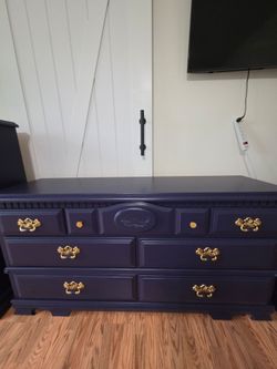 Elegant 4-Piece Solid Wood Bedroom Set