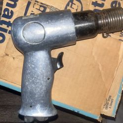 Preowned heavy duty air hammer riveter. In good working condition located Off lake mead and Simmons area asking $25 