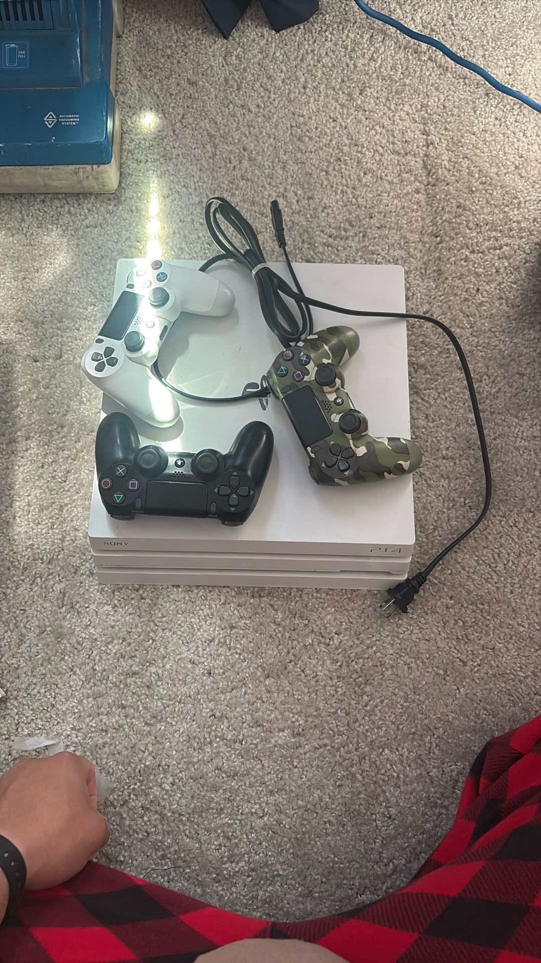200 OBO PS4 Pro, 3 Controllers, Power Cord. No HDMI