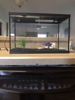 5.5 Gal Fish Tank Like New
