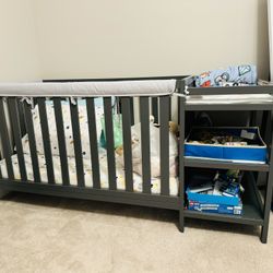 Baby crib - Gray, Gently Used, With Mattress And Covers