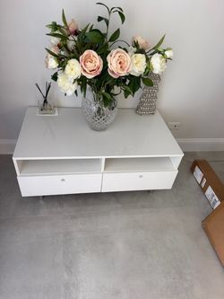 Coffee table white with four drawers