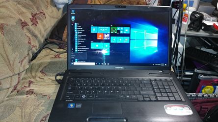 Toshiba 17.3in laptop 4gb ram 320gb hdd