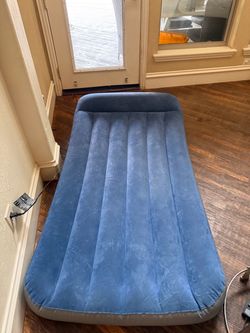 blue Bestway SleepSupport Twin Air Mattress (12-inch height)
