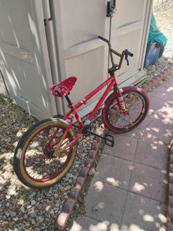 20 to BMX bike wide tires right good a good starter bike30$