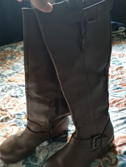 Boots size 8