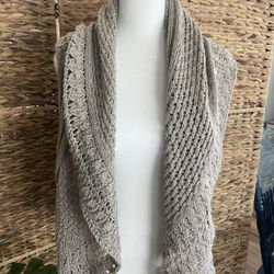 Woman’s medium cardigan khaki