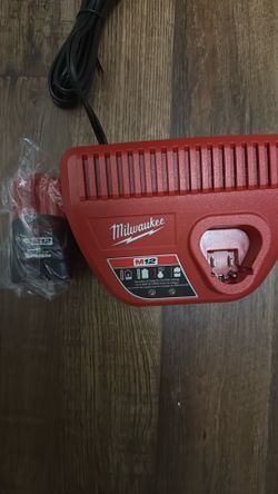Milwaukee 12 Volt 2.0 Battery And Charger