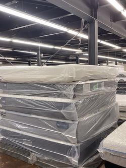King Size Mattresses 50-70% Off MSRP!! (BeautyRest, Sealy, Serta)