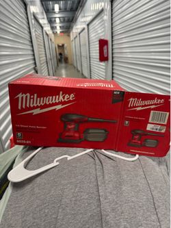 Milwaukee 6033-21 1/4-Sheet Palm Sander.