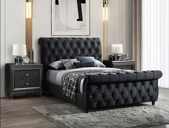 Black velvet King Size bed frame Mattress included.      /      Cama King Size Color Negra Colchon incluido Nueva en caja