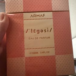 Muy Buena Fragancia Femenina  Okor Dorado 