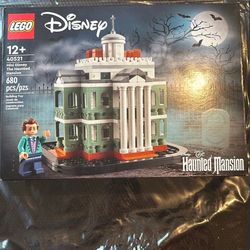The Haunted Mansion 680 pcs LEGO set